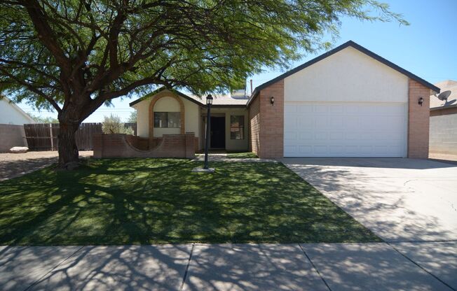 Updated 3  Bedroom 2 Bath Home! Located in Convenient South Tucson Location!