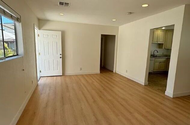 2 beds, 2 baths, 960 sqft, $2,950, Unit 1/2