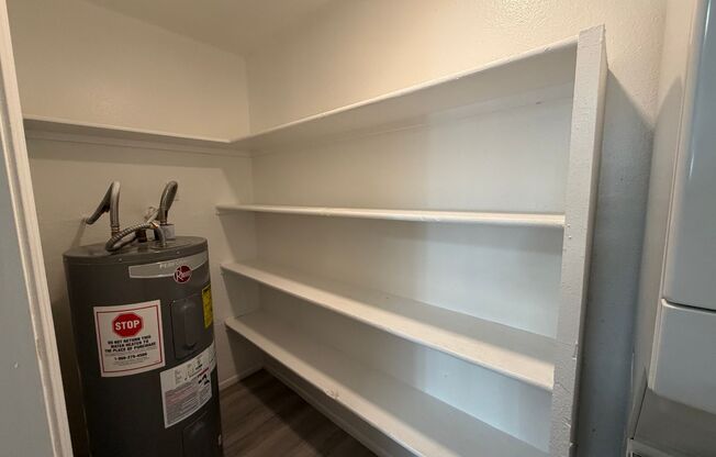 2 beds, 1 bath, 950 sqft, $1,225, Unit 208