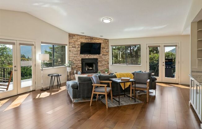 Gorgeous, renovated, fully furnished, Sedona VOC rental - 6 months to one year or longer