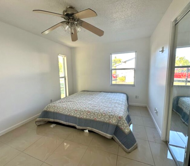 226 E CEDARWOOD CIR