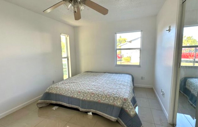 226 E CEDARWOOD CIR