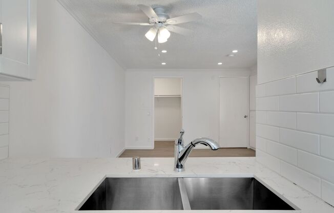 Studio, 1 bath, 600 sqft, $1,950, Unit Unit 105