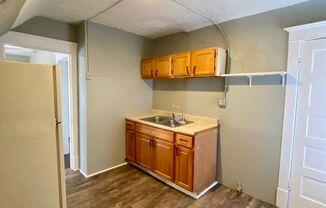 1 bed, 1 bath, $700, Unit 2