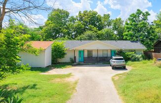 2 Weeks Free!!! Stylish 2-Bedroom Home Near South Congress & Downtown Austin!