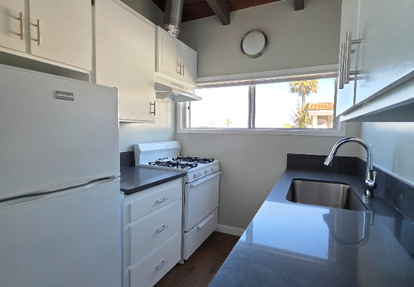 2026 HERMOSA AVE