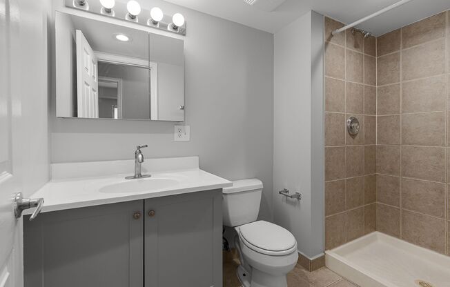 2 beds, 2 baths, 900 sqft, $2,550, Unit 512