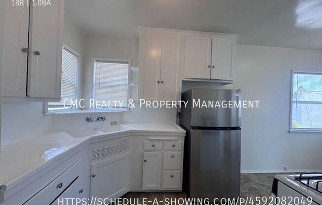 4841 1/2 CLARK AVE
