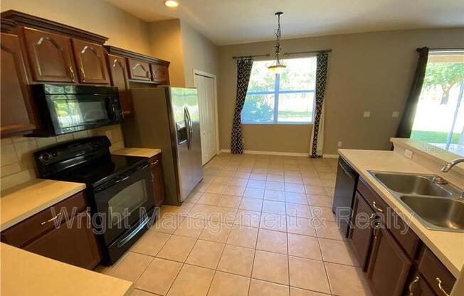 7843 FOXGROVE DR