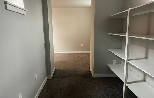 1 bed, 1 bath, 822 sqft, $1,150, Unit 204