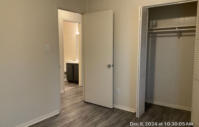 2 beds, 1 bath, 872 sqft, $1,350, Unit 01930