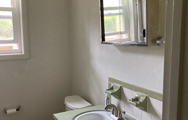 2 beds, 1 bath, 903 sqft, $1,170, Unit K-12