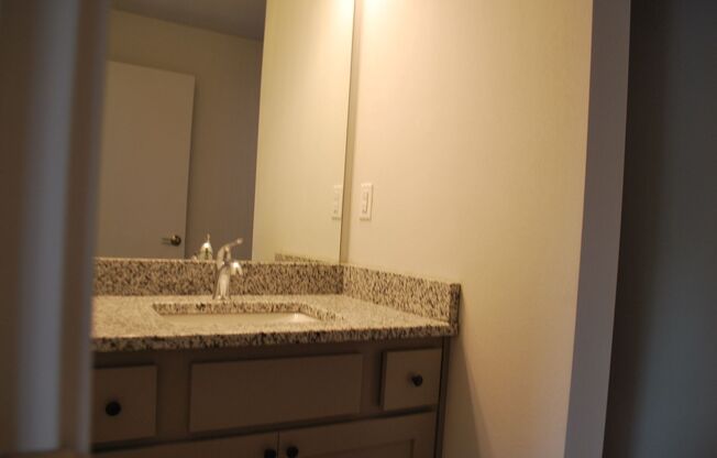 Studio, 1 bath, 428 sqft, $1,000, Unit 204