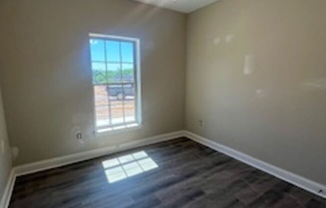 2 beds, 1 bath, 950 sqft, $1,000, Unit 214