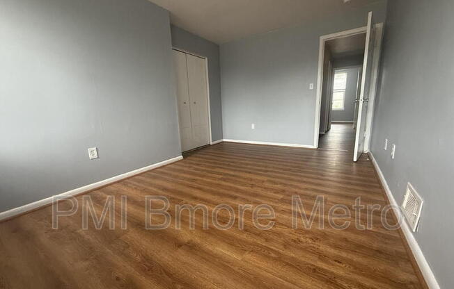 922 W LOMBARD ST
