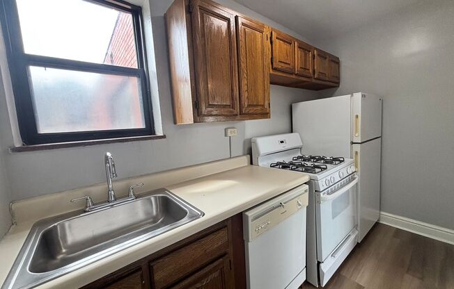 2 beds, 1 bath, 800 sqft, $1,790, Unit 6236 Fifth Ave. #301A