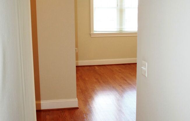 2 beds, 2 baths, 850 sqft, $3,700, Unit 301