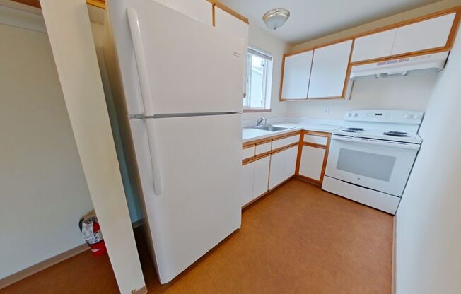 2 beds, 1 bath, $1,600, Unit 1693 Patterson Alley #3