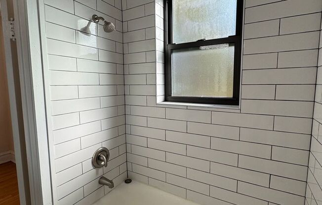 1 bed, 1 bath, 765 sqft, $1,695, Unit 615-2C