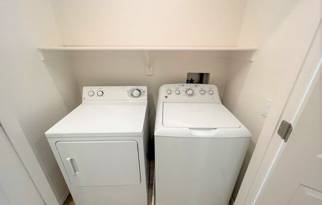 3 beds, 2 baths, $1,590, Unit # 2142