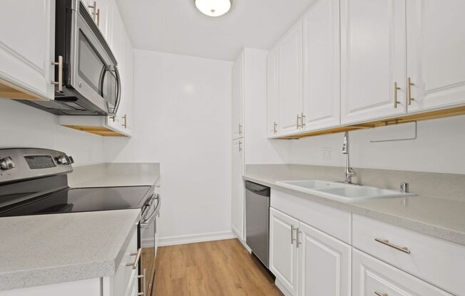 1049 21st Street - North of Wilshire Blvd.
