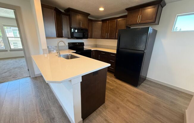 1 bed, 1 bath, 578 sqft, $1,550, Unit 70 NE Cessna Dr #2