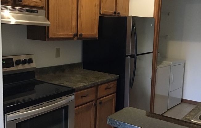 2 beds, 1 bath, 950 sqft, $1,750, Unit 7662CC