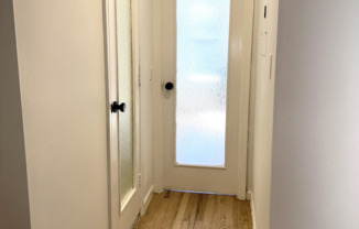 324 W 47 ST