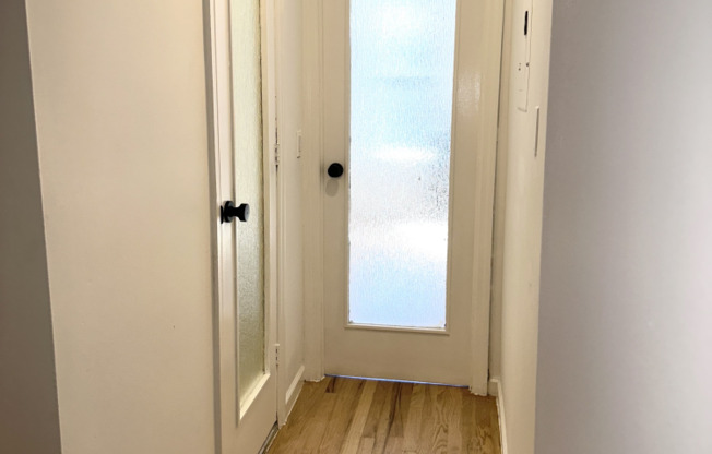 324 W 47 ST