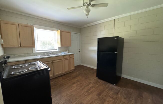 2 beds, 1 bath, $900