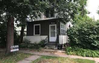 Large 4 bed 2 full bath house in St Paul Midway!!