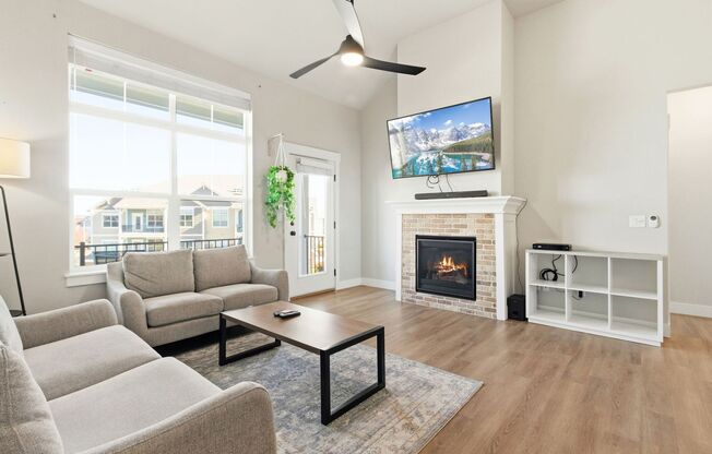 3 beds, 2 baths, $1,995, Unit APARTMENT 307