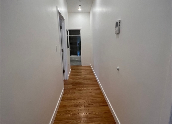 2 beds, 1 bath, $2,250, Unit 301