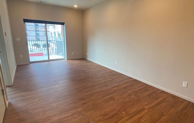 1 bed, 1 bath, 671 sqft, $1,325, Unit 363