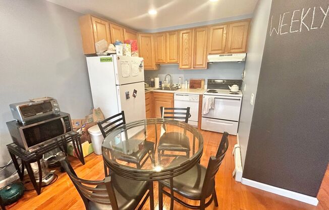 2 beds, 1 bath, 768 sqft, $2,425, Unit 325