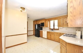 3 beds, 1 bath, $3,150, Unit 2