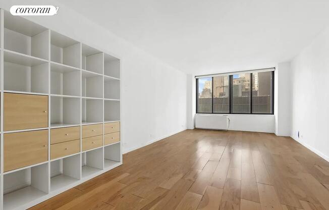 1 bed, 2 baths, 948 sqft, $5,500, Unit 12B