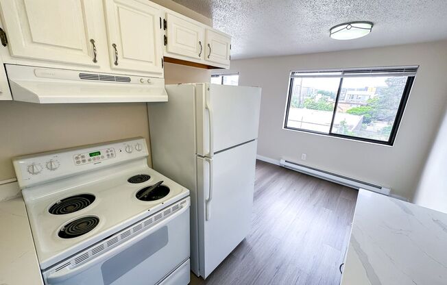 2 beds, 1 bath, 759 sqft, $2,395, Unit 11