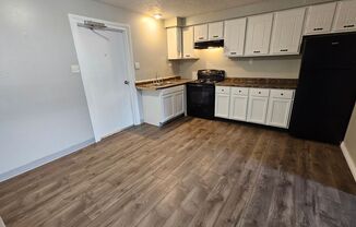 2 beds, 1 bath, $775, Unit 4