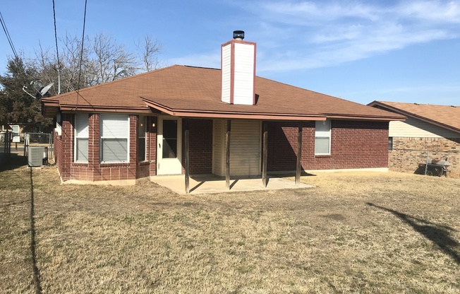 3 beds, 2 baths, $1,325