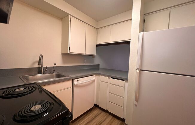 2 beds, 1.5 baths, 850 sqft, $1,395, Unit E