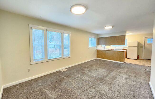 $1,795 - 2 Bed / 1 Bath Spacious House with New Carpet on a Large Lot in Latah Valley