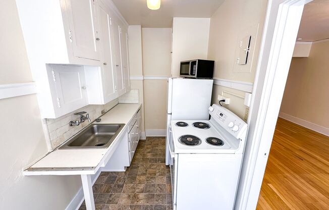 Studio, 1 bath, 365 sqft, $1,150, Unit 104