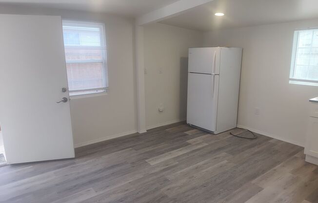 Updated 1-bed ADU near downtown Oxnard with parking, laundry & small private yard