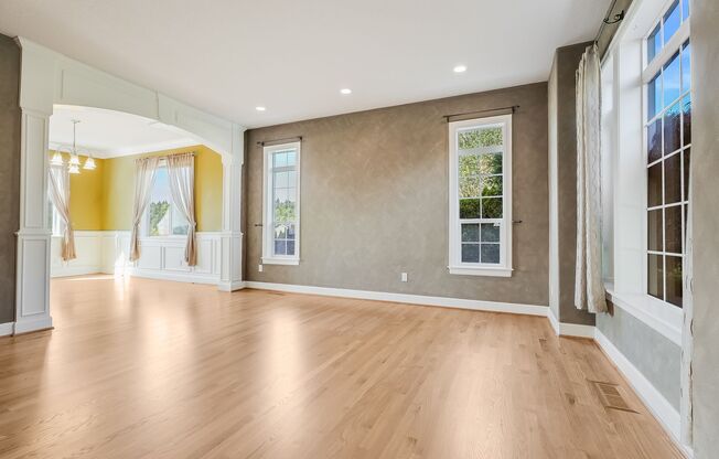 Beautiful 4 Bed, 2.5 Bath Rental Home in Pleasant Valley neighborhood!