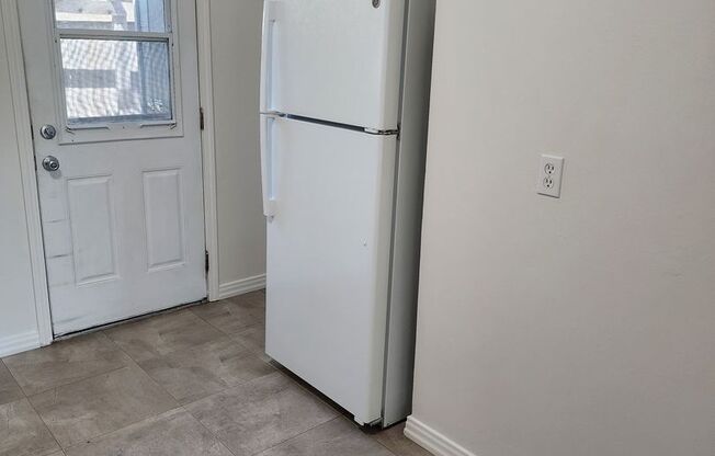 2 beds, 1 bath, $2,195