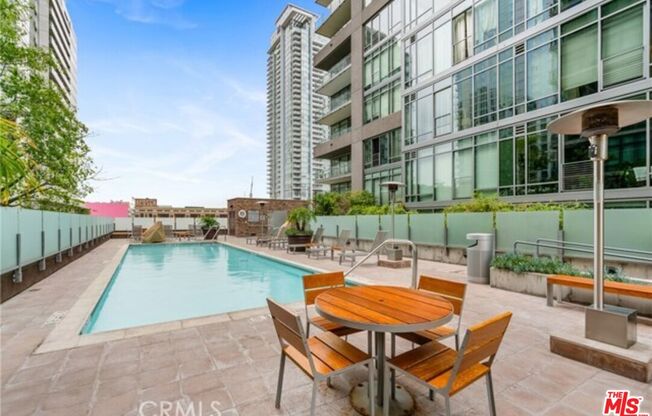 1 bed, 1 bath, 930 sqft, $3,000, Unit 813