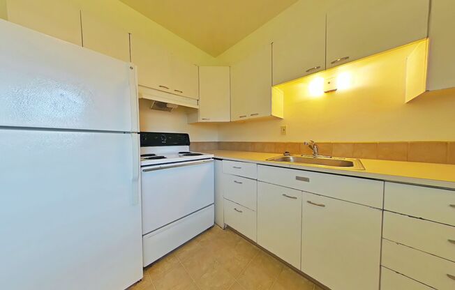 2 Bedroom Apartment ~ Close to Campus ~ Small Pet Friendly