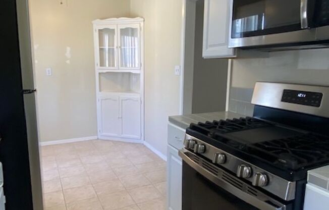 1 bed, 1 bath, $2,095, Unit 15