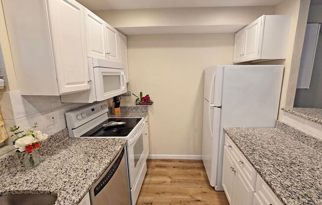 2 BR/ 2.5 BA Townhome in Gated Community with Pool and Features